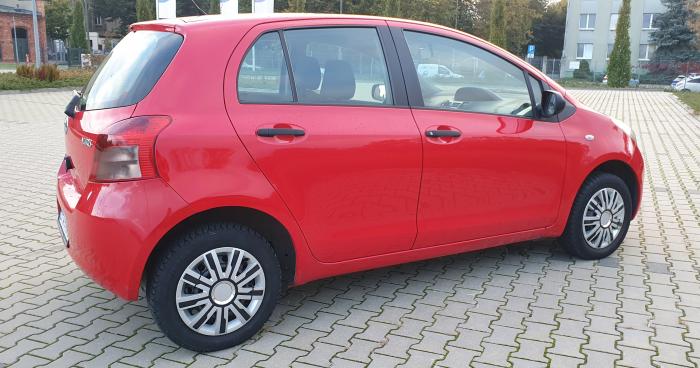 Ogłoszenia kupię sprzedam Sprzedam TOYOTA YARIS rok 2007.