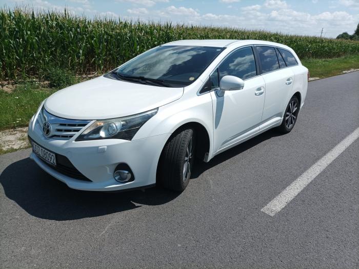 Ogłoszenia kupię sprzedam Toyota Avensis 2.0 D-4D Kombi 2013