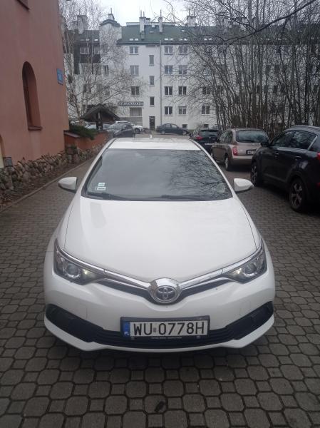 Ogłoszenia kupię sprzedam Sprzedam Toyota Auris 2015