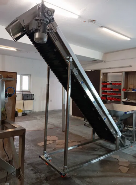 Ogłoszenia kupię sprzedam Podajnik taśmowy transporter taśmociąg NOWY Wysokość podnoszenia 3m