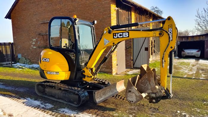Ogłoszenia kupię sprzedam JCB 8026 CTS z 2017 roku, 4159 mtg,