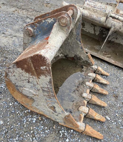 Ogłoszenia kupię sprzedam Używana łyżka do JCB 3cx4cx  Szer 105 cm